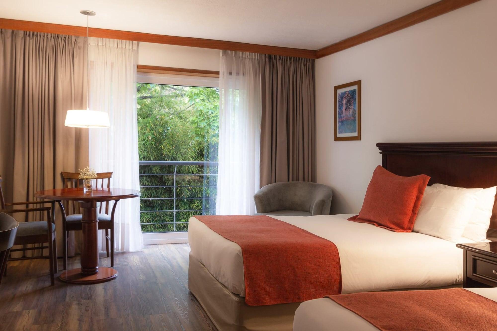 Radisson Hotel Colonia Del Sacramento Exterior photo A room at the hotel