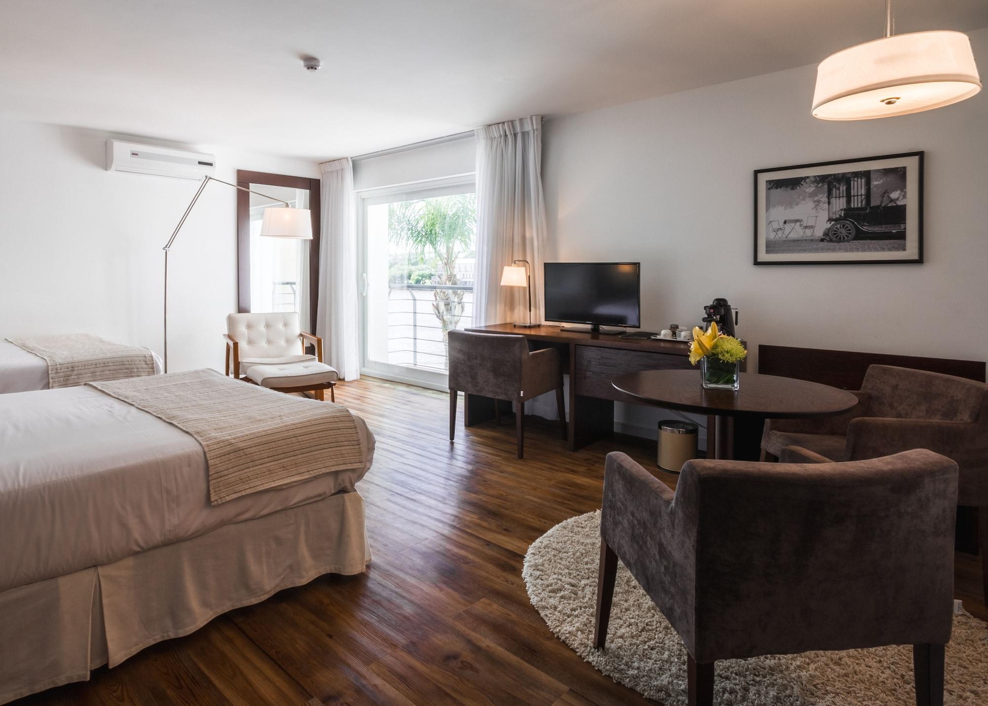 Radisson Hotel Colonia Del Sacramento Exterior photo A room at the hotel