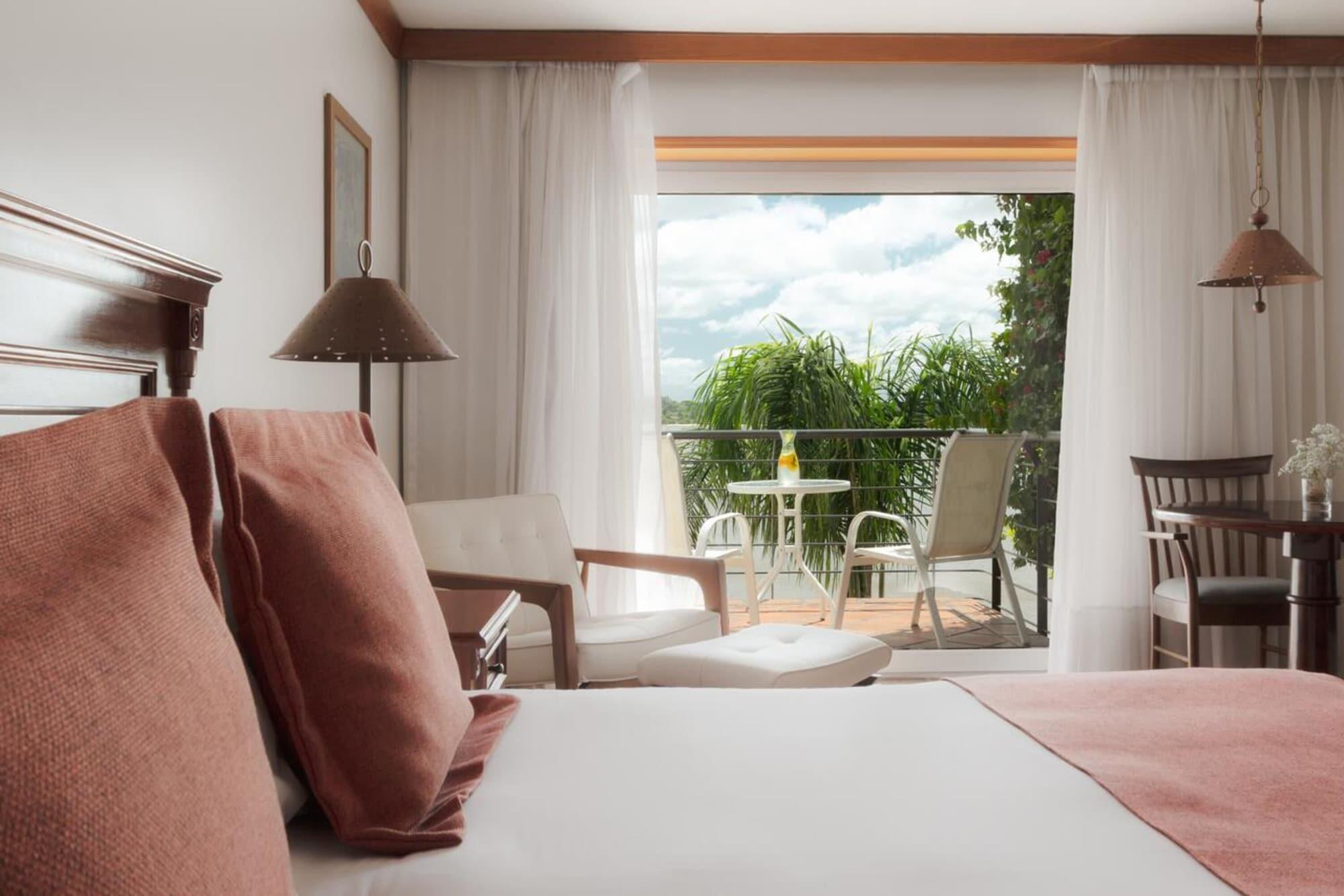 Radisson Hotel Colonia Del Sacramento Exterior photo A room at the hotel