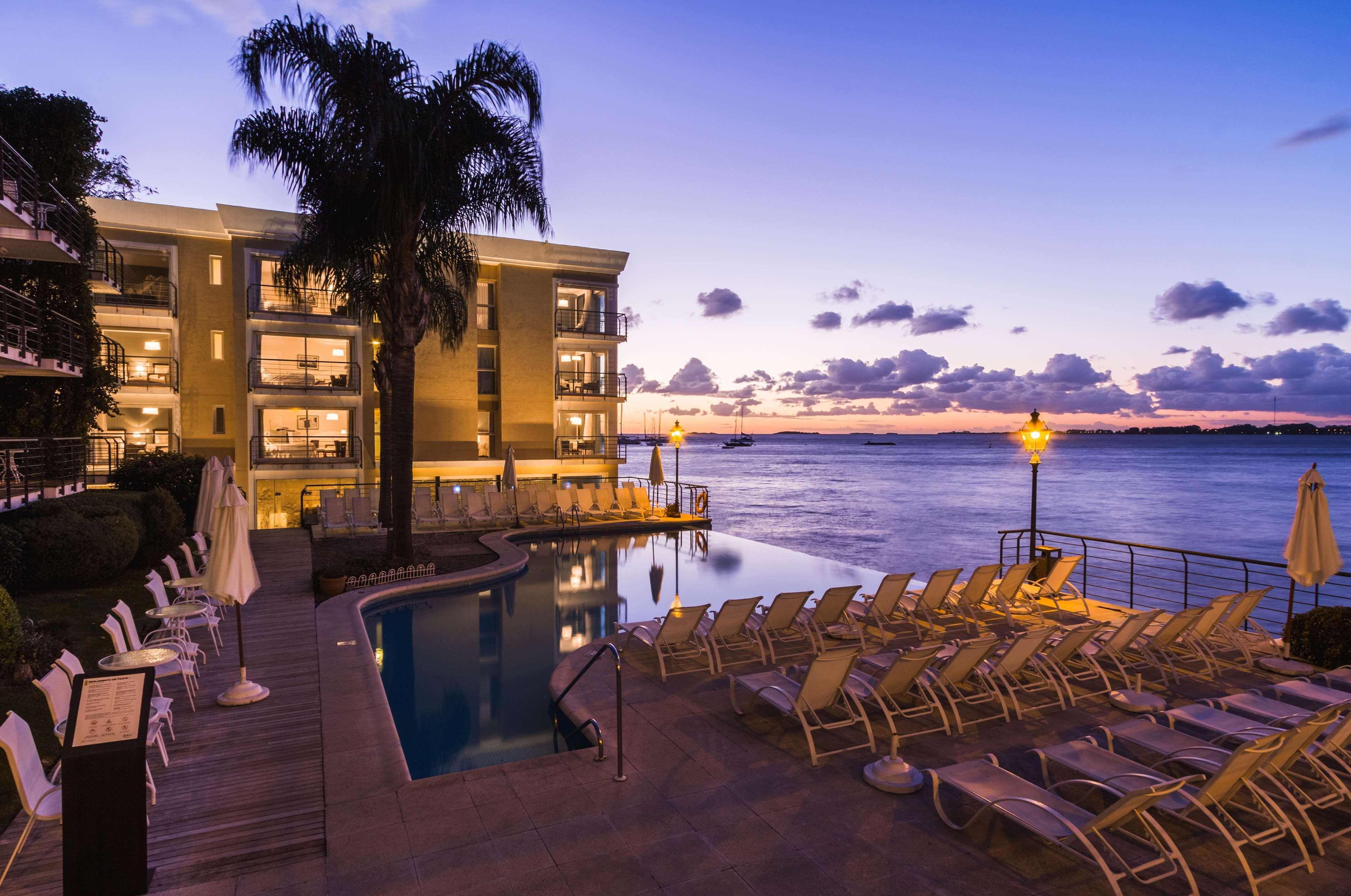Radisson Hotel Colonia Del Sacramento Exterior photo Sunset at the Hilton San Diego Bay