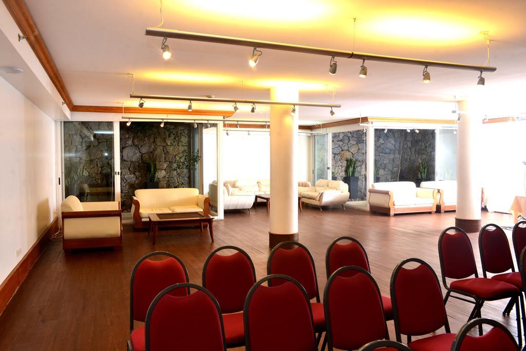 Radisson Hotel Colonia Del Sacramento Exterior photo The interior of the library