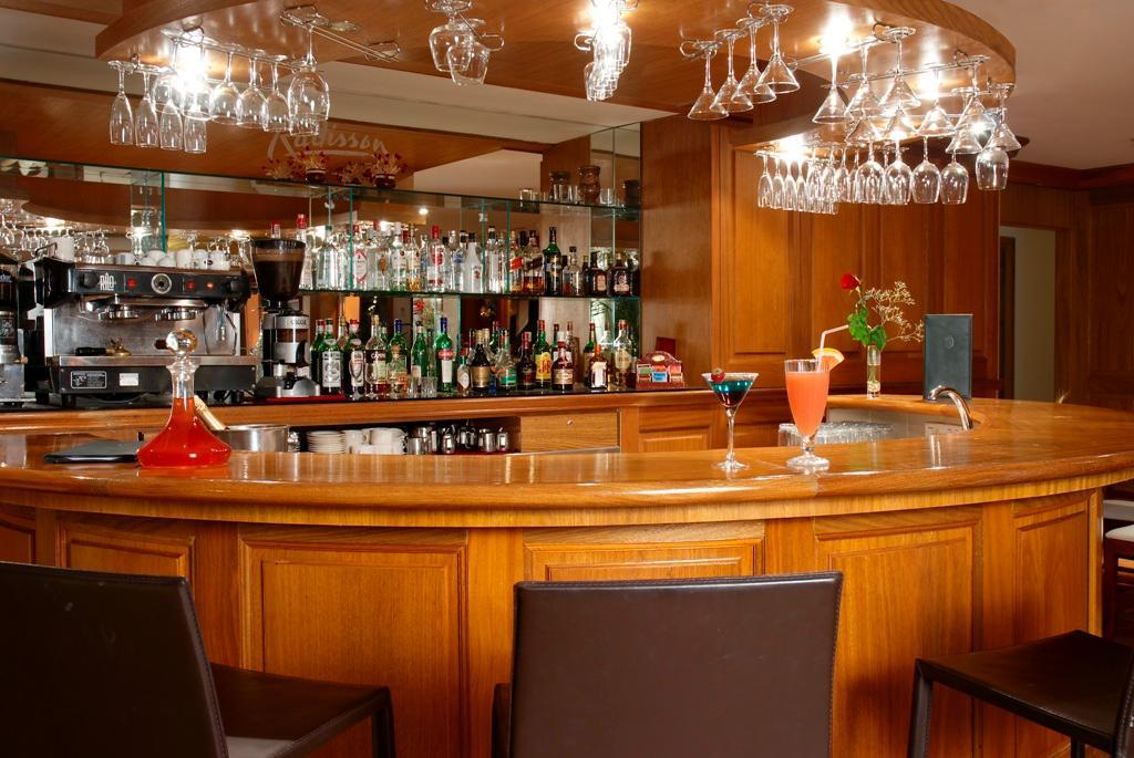 Radisson Hotel Colonia Del Sacramento Exterior photo The bar at the Hotel de la Ville