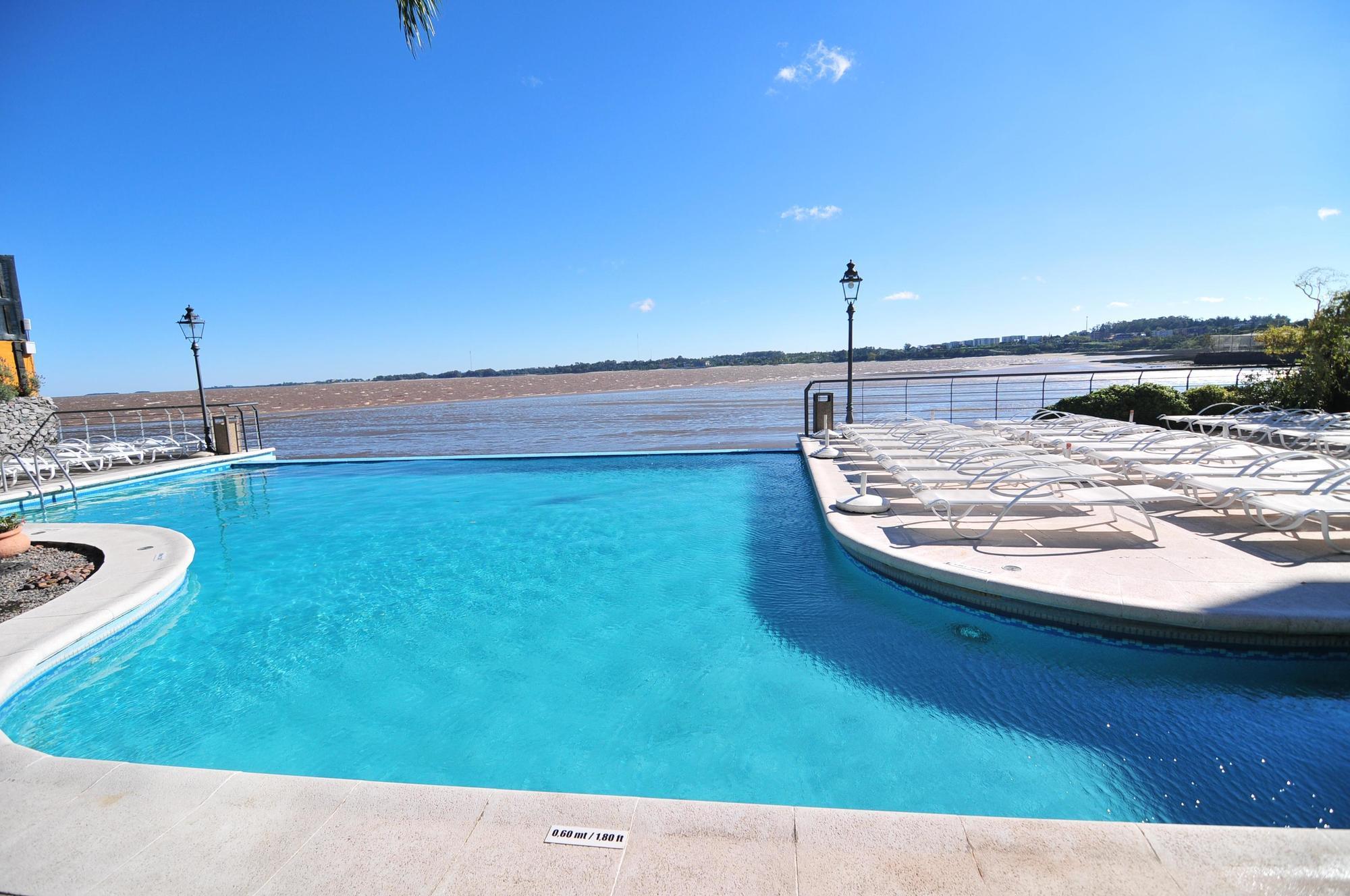 Radisson Hotel Colonia Del Sacramento Exterior photo Infinity pool at the Hotel